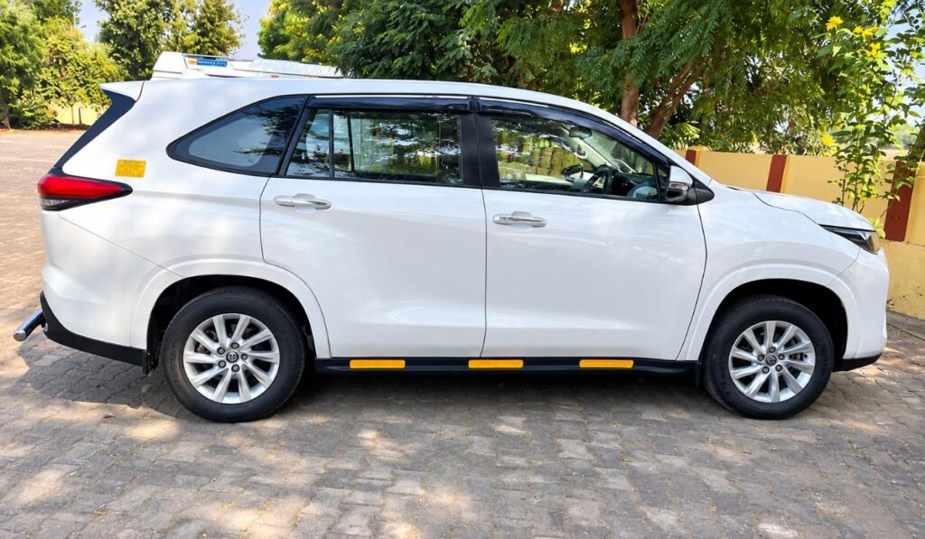 How to Travel from Delhi to Agra with a Private Driver